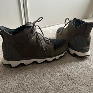 Sorel women’s sneaker/snow boot